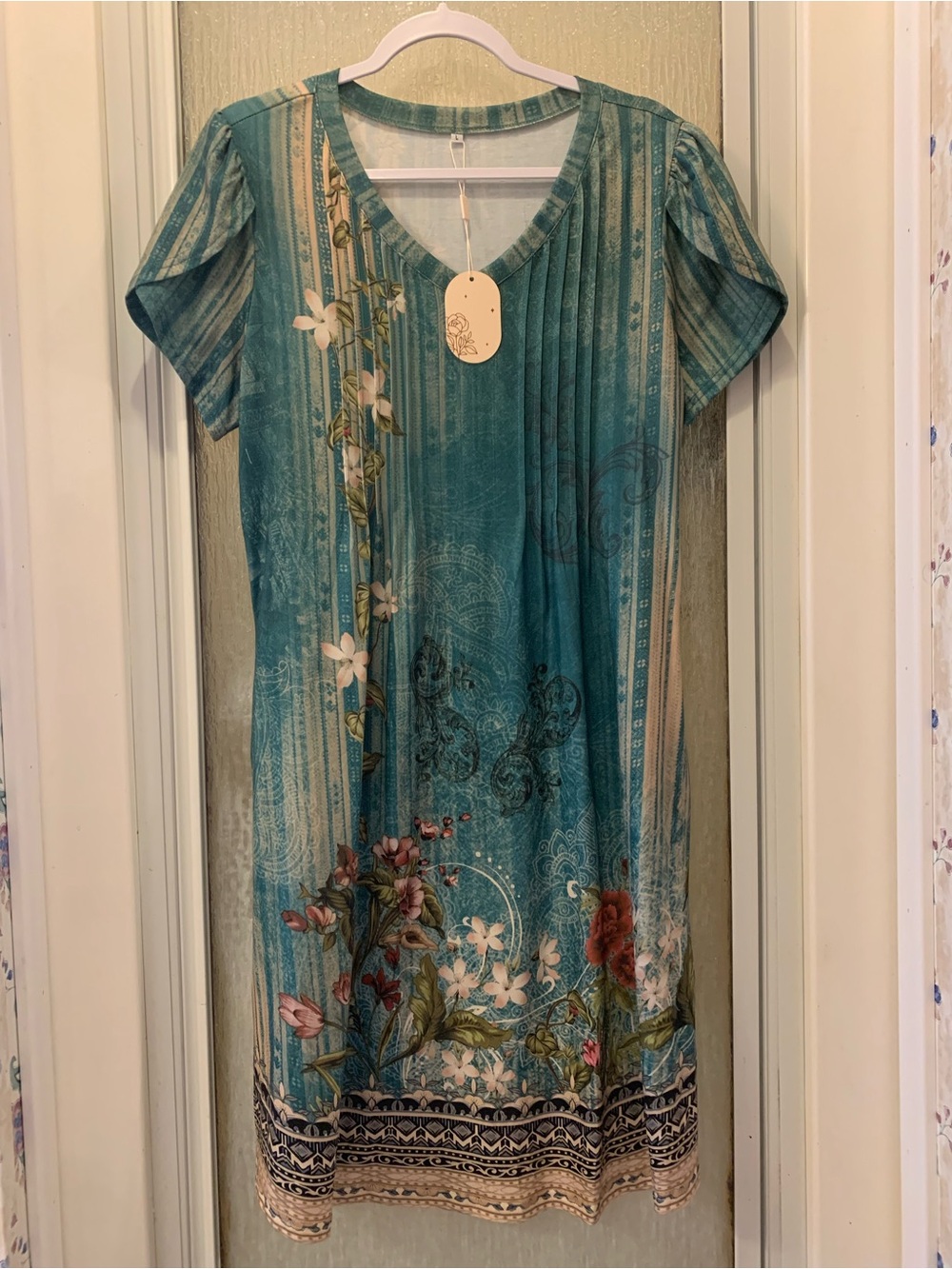 Amazon Ladies Large NWT Sage Green Flower Print with pockets
